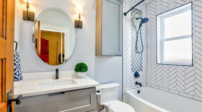small bathroom with a tile accent wall in the shower